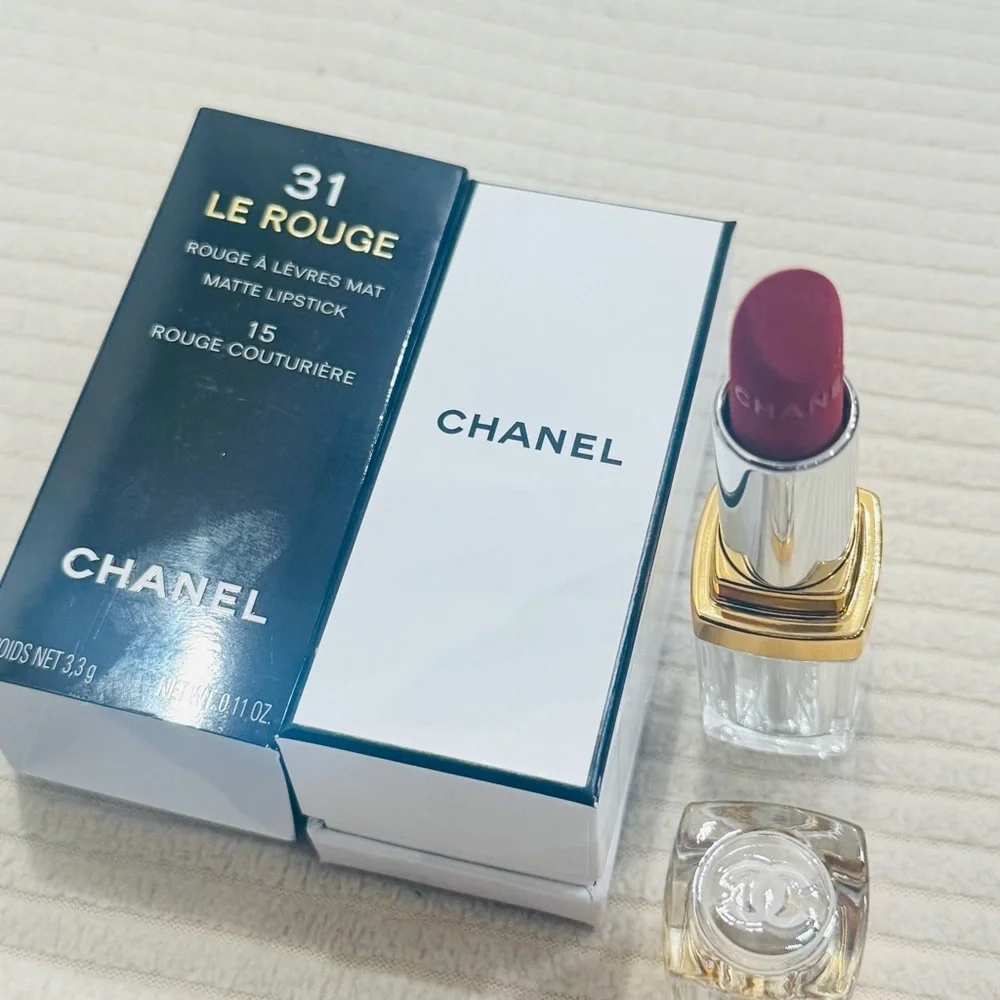 CHANEL 31 Le Rouge Limited Edition luxury lipstick in shade 15 Rouge Couturiere